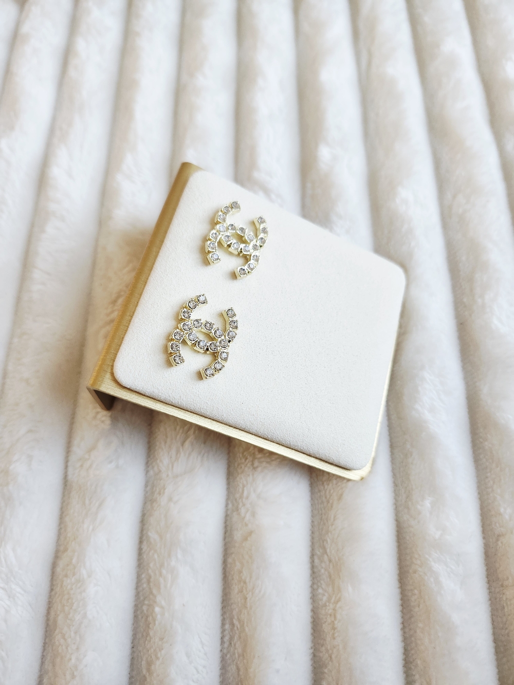 CHANEL Gold CC Logo Crystal Stud Earrings - Picture 2 of 6